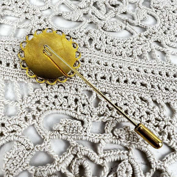 Vintage Stick Pin Apple Cross Stitch Gold Tone Jewelry Teacher Gift Lapel Brooch - Picture 3 of 4